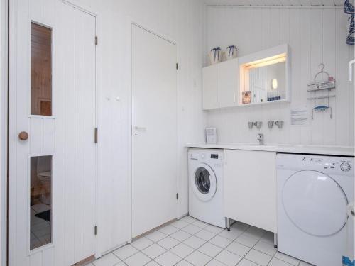 Three-bedroom Holiday Home In Hjorring