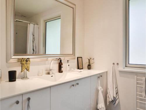 Three-bedroom Holiday Home In Hornbak