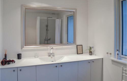 Three-bedroom Holiday Home In Hornbak