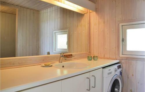 Three-bedroom Holiday Home In Hornbak