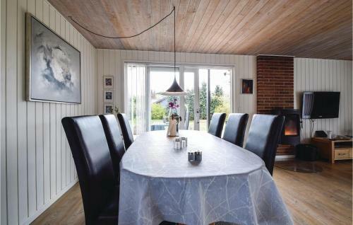 Three-bedroom Holiday Home In Juelsminde
