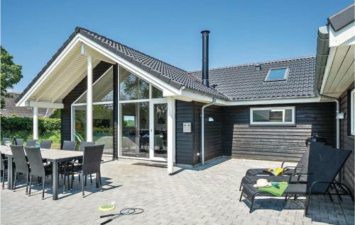 Five-bedroom Holiday Home In Stege