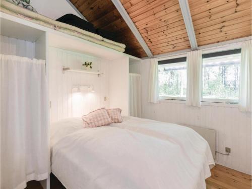 Three-bedroom Holiday Home In Aakirkeby