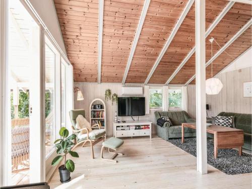 Three-bedroom Holiday Home In Aakirkeby