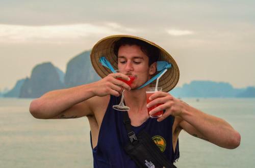 Oasis Bay Party Cruise