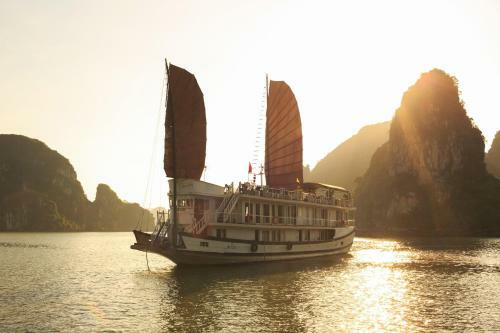 Ha Long Apricot Cruise