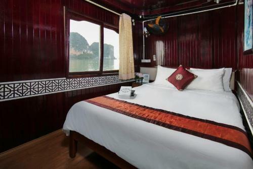 Fantasea Imperial Cruise