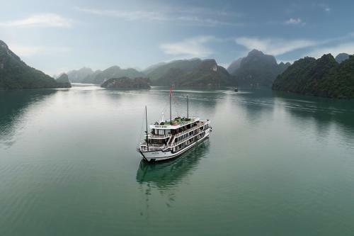 Halong Serenity Cruises