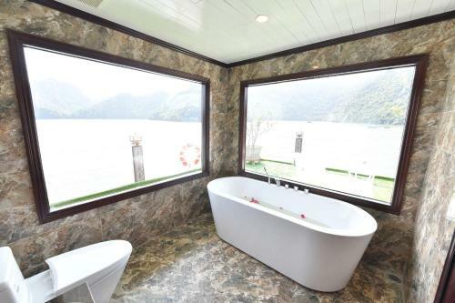 Halong Sapphire Cruise