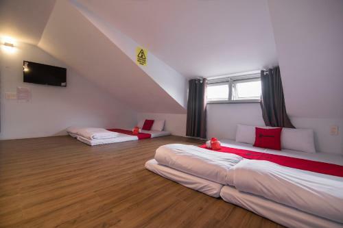 Hotel Reddoorz Near Nha Tho Con Ga