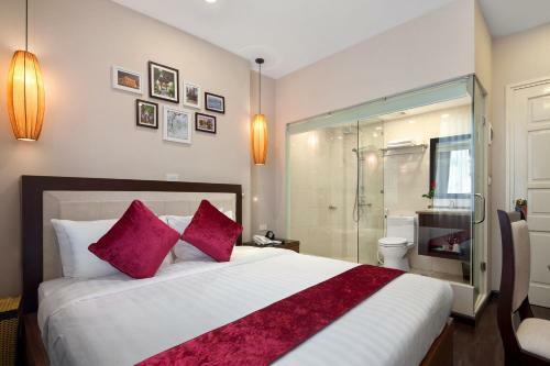 Golden Moon Suite Hotel