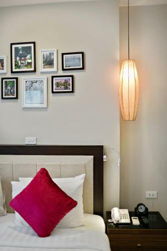 Golden Moon Suite Hotel