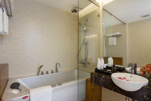 Luxury Old Quarter Hotel & Gym