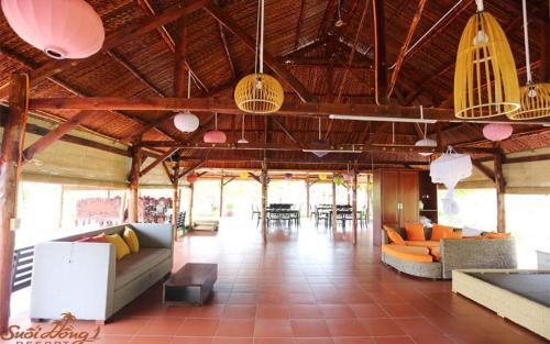 Hotel Suoi Hong Resort
