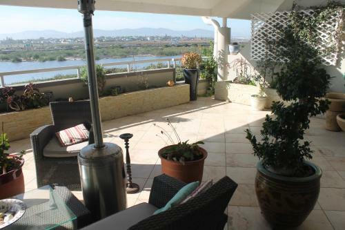 Dolphin Beach Apartment