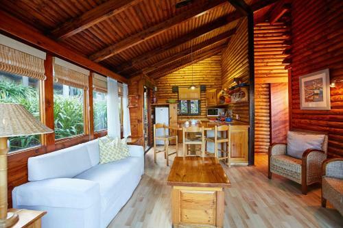 Hotel Under Milkwood Resort