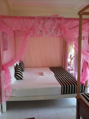 Hostal Heritage Lake View