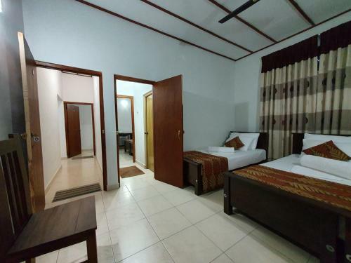 Hostal A And D Holiday Inn