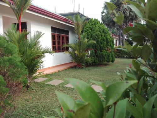 Hotel Chilaw Far Inn Village
