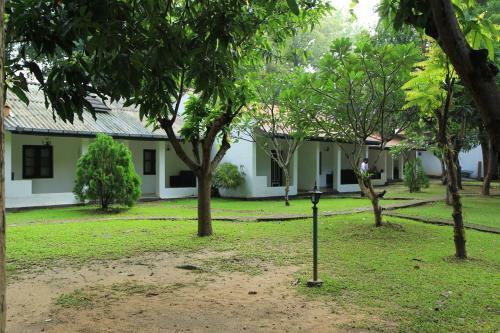 Hostal Dambulu Oya Family Park