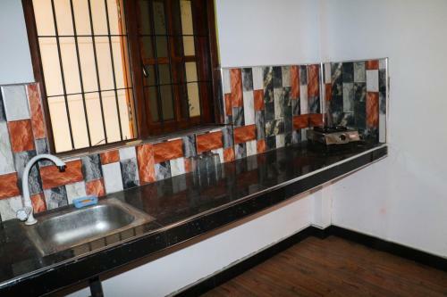 Hotel Deshani Holiday Inn