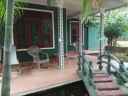 Hotel Deshani Holiday Inn