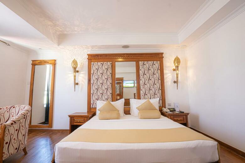 Araliya Green Hills Hotel
