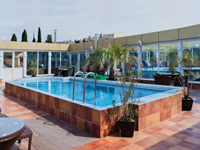 Sm Royal Hotel