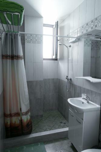 Hostal Guest House U Dyadi Vani