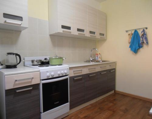Apartment On Urozhaynaya 71
