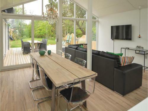 Four-bedroom Holiday Home In Blavand
