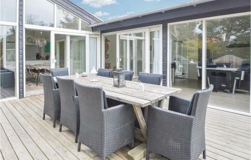 Four-bedroom Holiday Home In Blavand