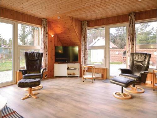 Four-bedroom Holiday Home In Blavand
