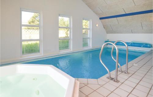 Five-bedroom Holiday Home In Blavand