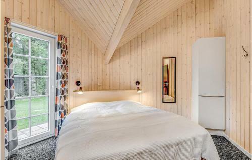 Six-bedroom Holiday Home In Blavand