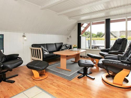 Three-bedroom Holiday Home In Bl�vand 86