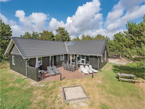 Five-bedroom Holiday Home In Blavand