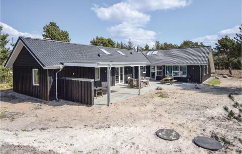 Five-bedroom Holiday Home In Blavand