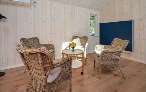 Five-bedroom Holiday Home In Blavand