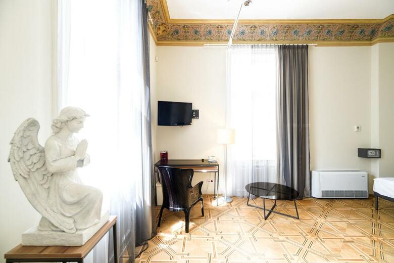 Home Hotel