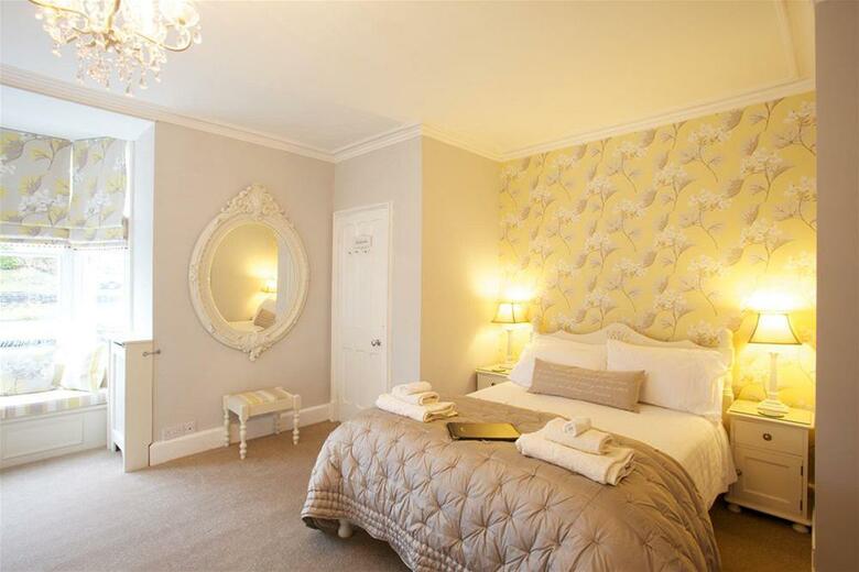 Hostal Holly Lodge Guest House