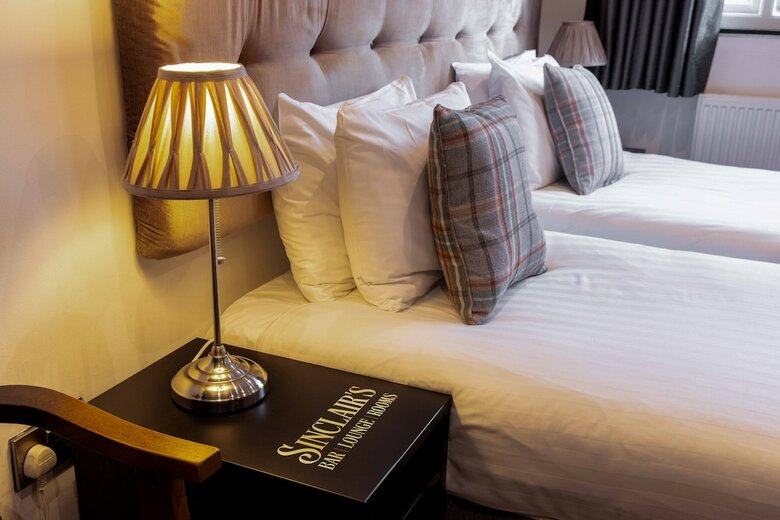 Hostal Peaky Blinders Accommodation & Bar