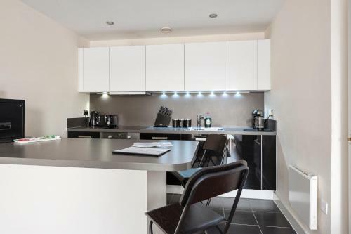 Deluxe Reading Green Park Business Executive Apartment
