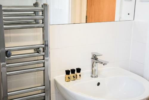 Apartamentos Spacious 2br Apt In Reading With Parking