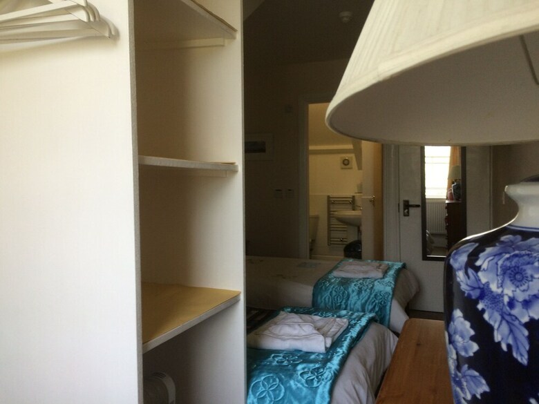 Hostal Rosalie Guest House