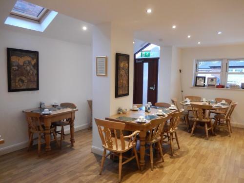 Hostal Newport Guest House