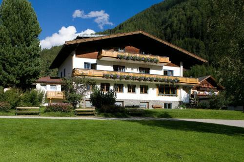 Hostal Ferienhaus Alpina