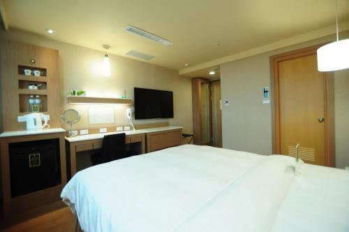 Kindness Hotel - Kaohsiung Main Station