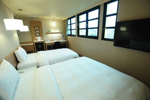 Kindness Hotel - Kaohsiung Main Station