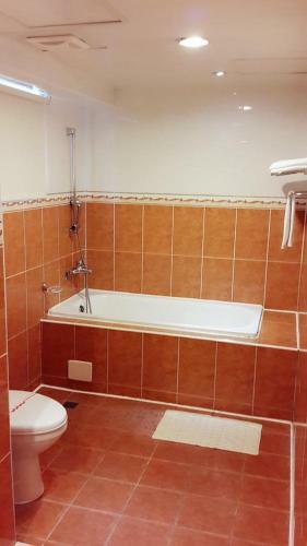Jing Jing Holiday Hotel